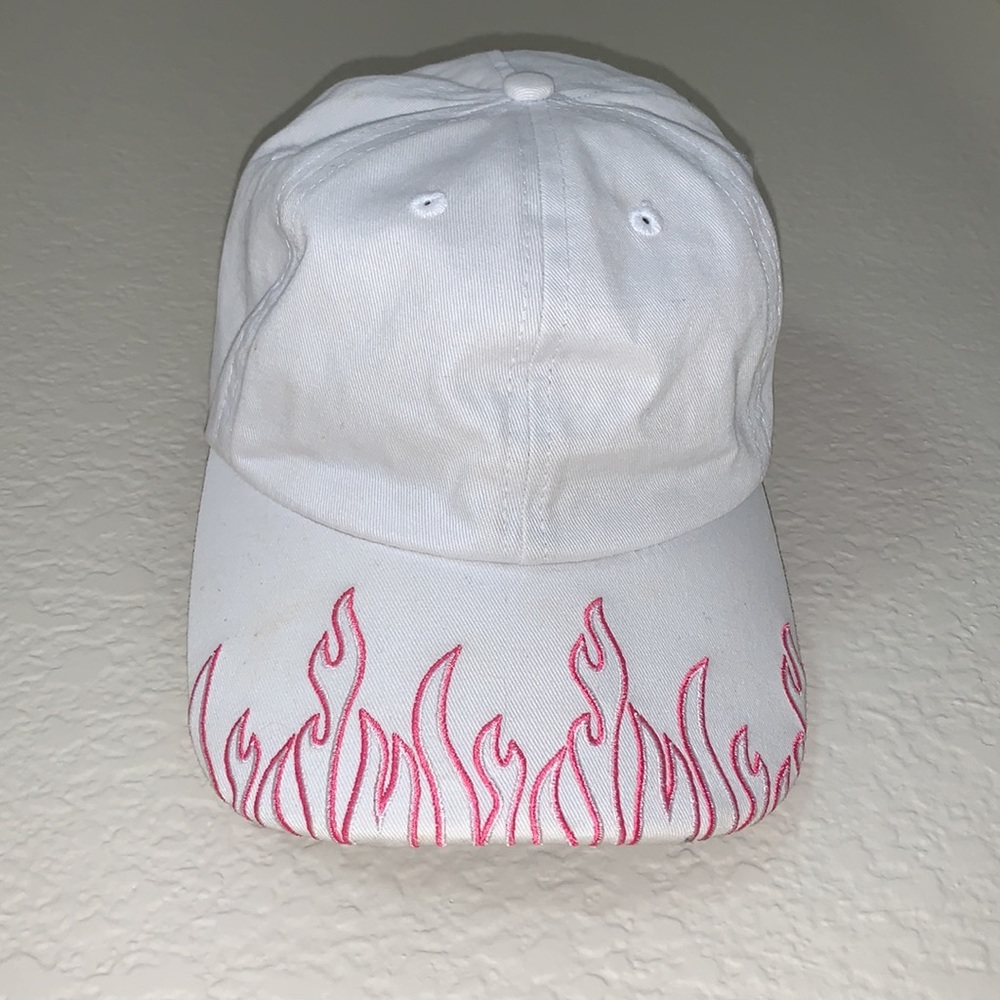 GUESS hat - Picture 2 of 7